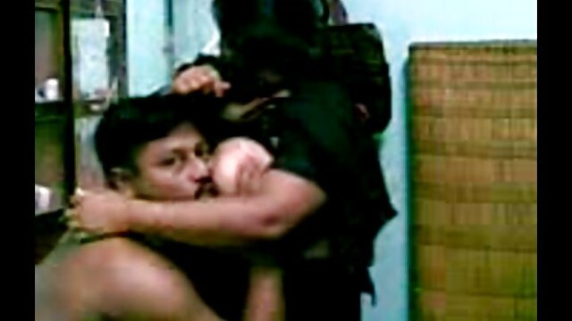 حمله داستان سکس با خانم معلم به پیشانی مودار یک زن سبزه سوزان
